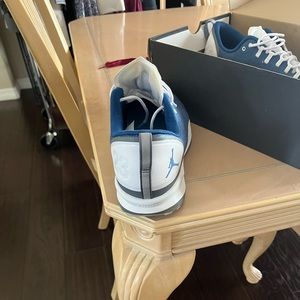 Mens nike running sneaker.